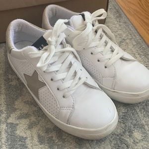 Steve Madden Starling Sneakers  Size 7